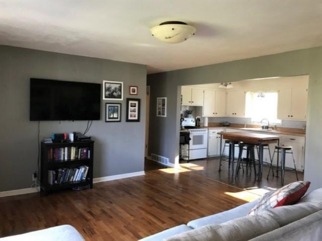 3354 Pipestone Road Sodus, MI 49126 - Photo 3 of 12 great room