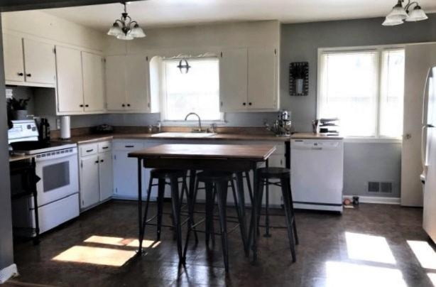 3354 Pipestone Road Sodus, MI 49126 - Photo 4 of 12 Kitchen