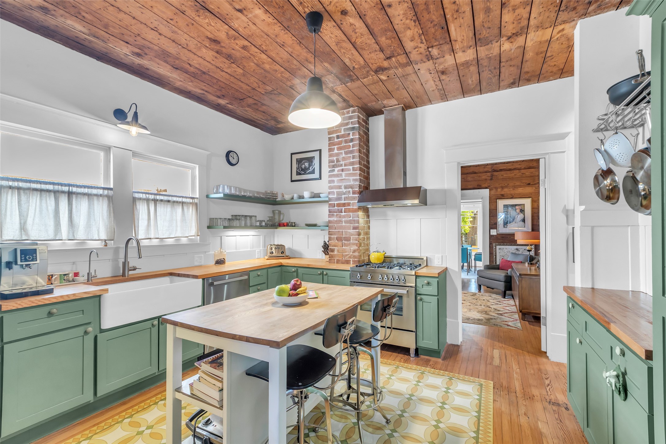 2606 Hopkins Street Houston, TX 77006 - Photo 13 of 30