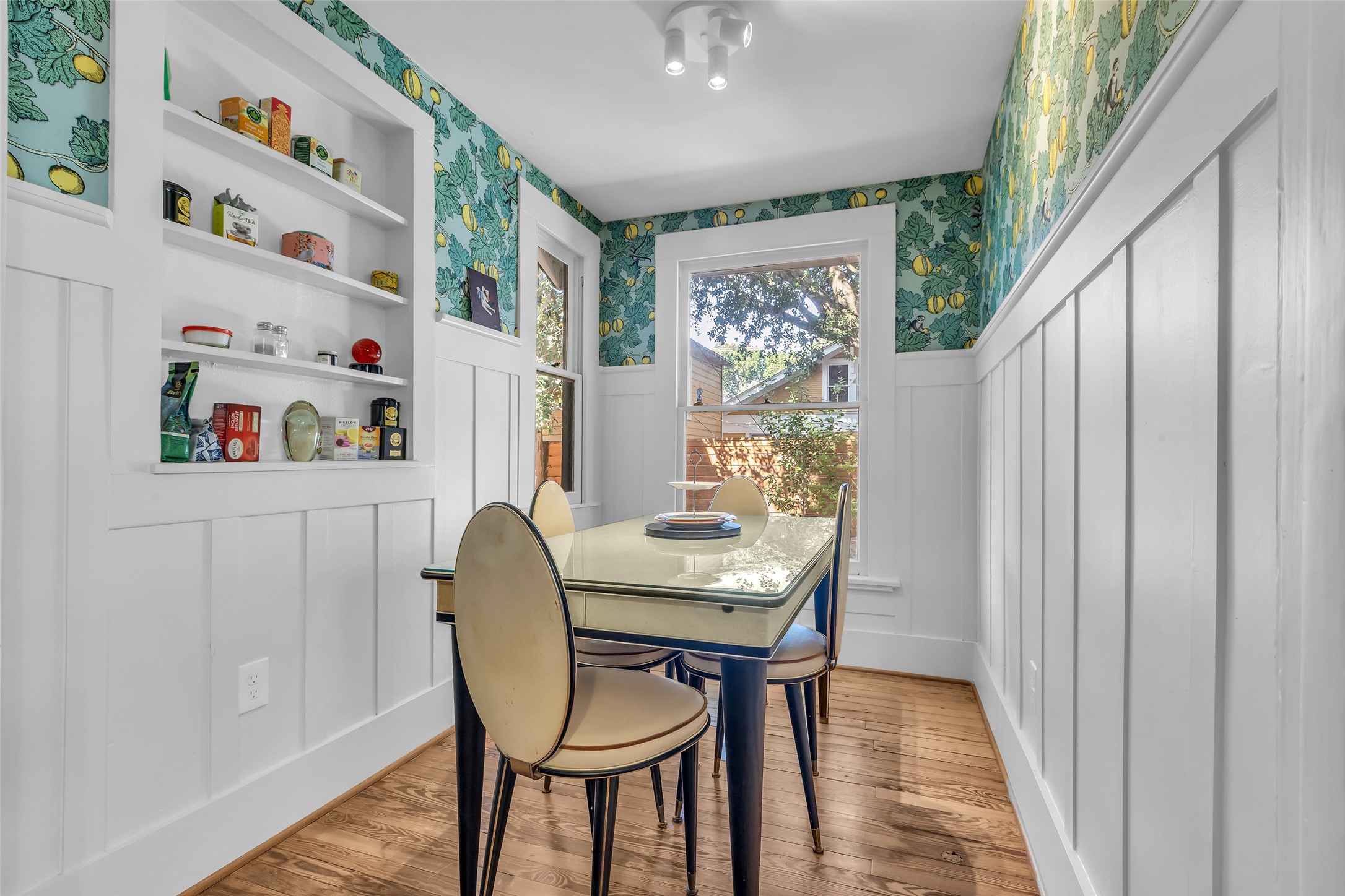 2606 Hopkins Street Houston, TX 77006 - Photo 17 of 30 Breakfast Room