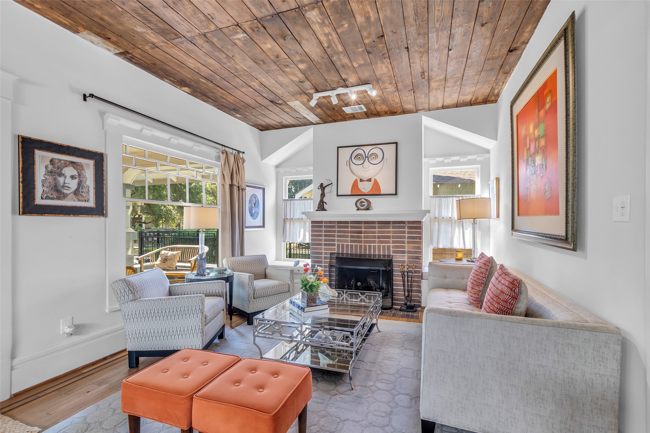 2606 Hopkins Street Houston, TX 77006 - Photo 6 of 30