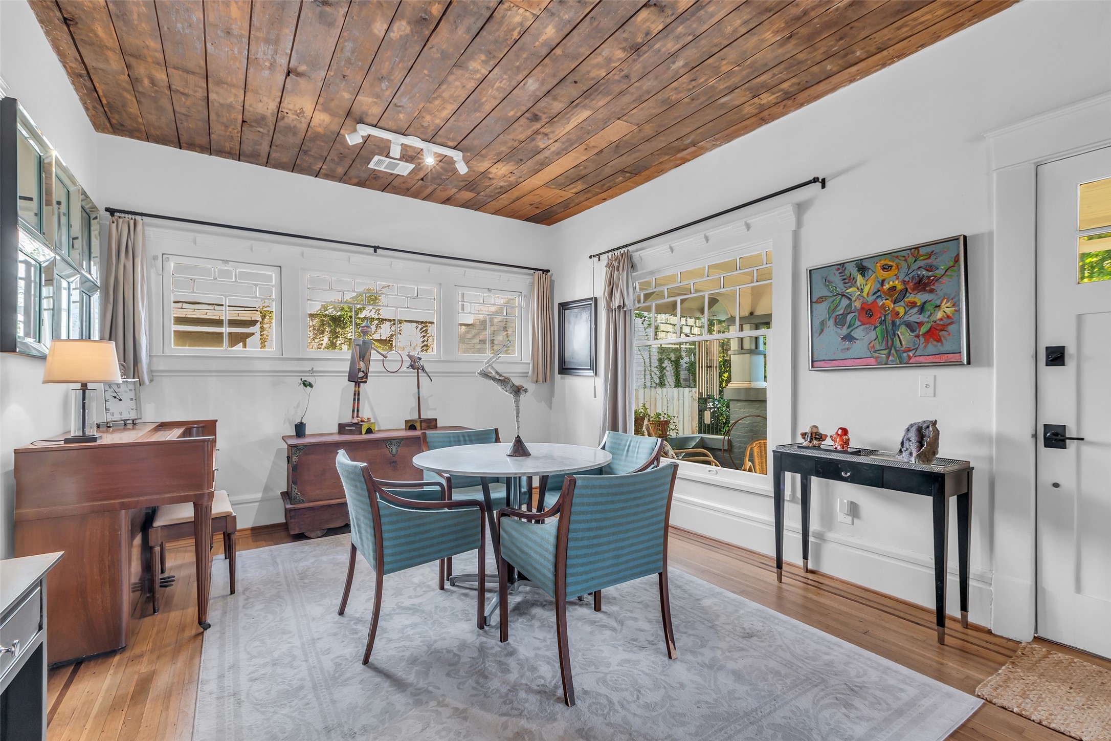 2606 Hopkins Street Houston, TX 77006 - Photo 7 of 30