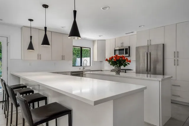 $2,150,000 | 505 North Camino Real, Palm Springs, CA 92262