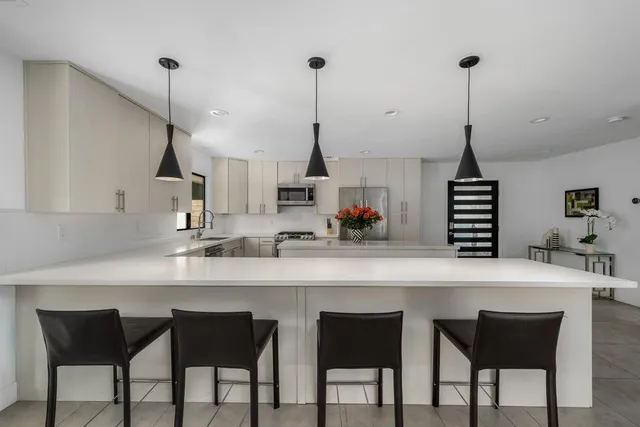 $2,150,000 | 505 North Camino Real, Palm Springs, CA 92262