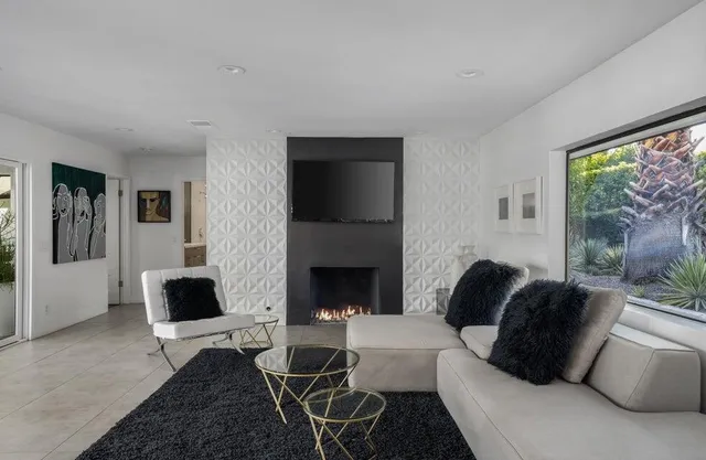 $2,150,000 | 505 North Camino Real, Palm Springs, CA 92262