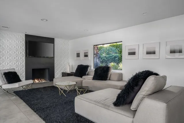 $2,150,000 | 505 North Camino Real, Palm Springs, CA 92262