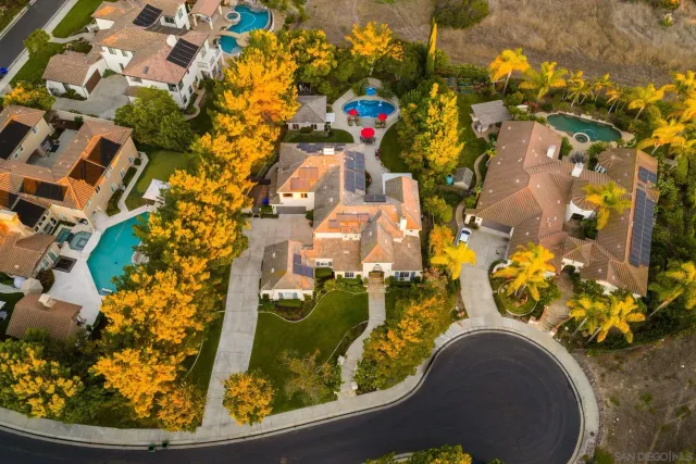 a view of entryway with livingroom and furniture