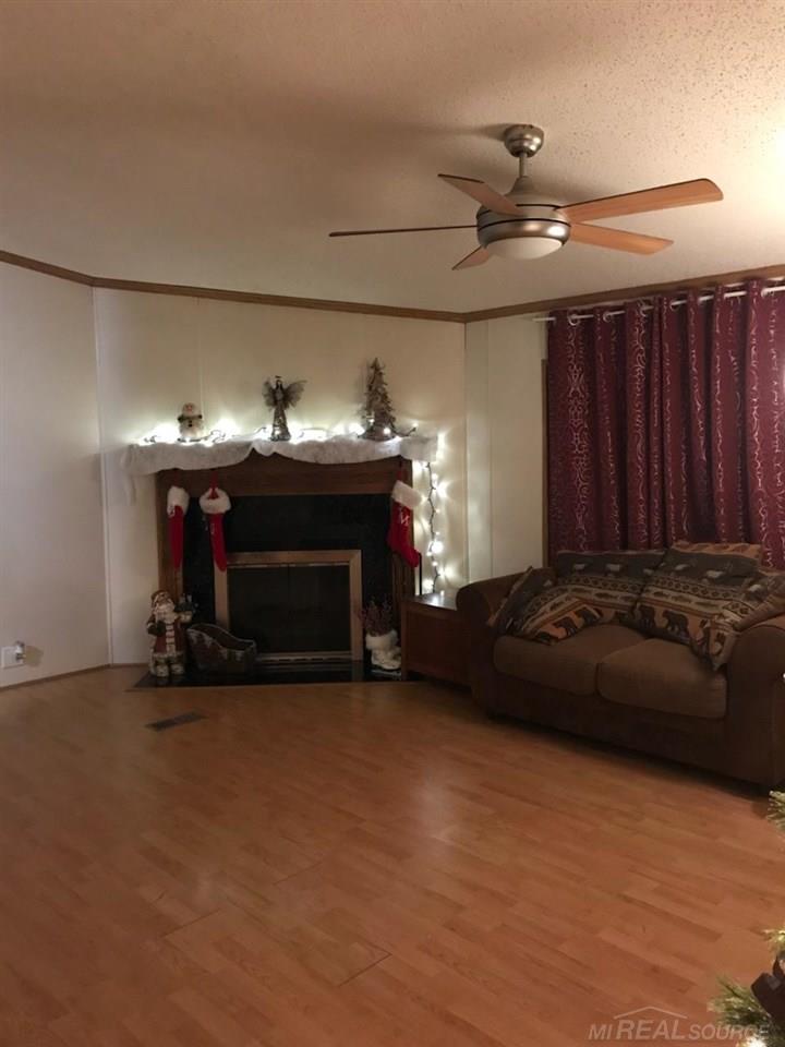 3865 Pine Road Fort Gratiot, MI 48059 - Photo 6 of 15 31337074-5.JPG