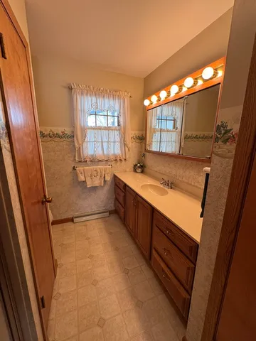 $255,500 | 918 East Le Fevre Avenue, Gibson City, IL 60936