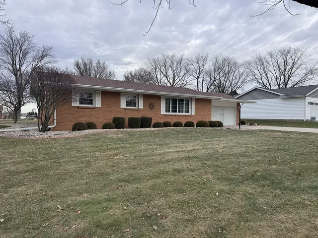$255,500 | 918 East Le Fevre Avenue, Gibson City, IL 60936