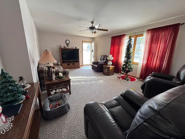 $255,500 | 918 East Le Fevre Avenue, Gibson City, IL 60936