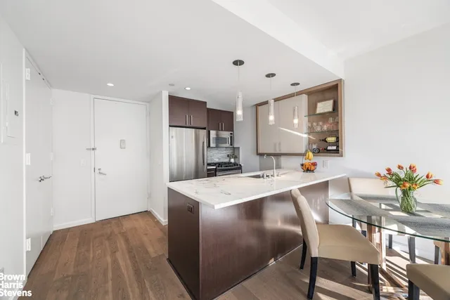 $1,500,000 | 350 West 53rd Street, Unit 6J | Hell's Kitchen