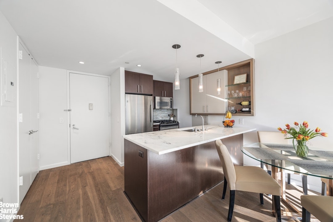 350 West 53rd Street, Unit 6J Manhattan, NY 10019 - Photo 3 of 15