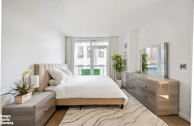 $1,500,000 | 350 West 53rd Street, Unit 6J | Hell's Kitchen