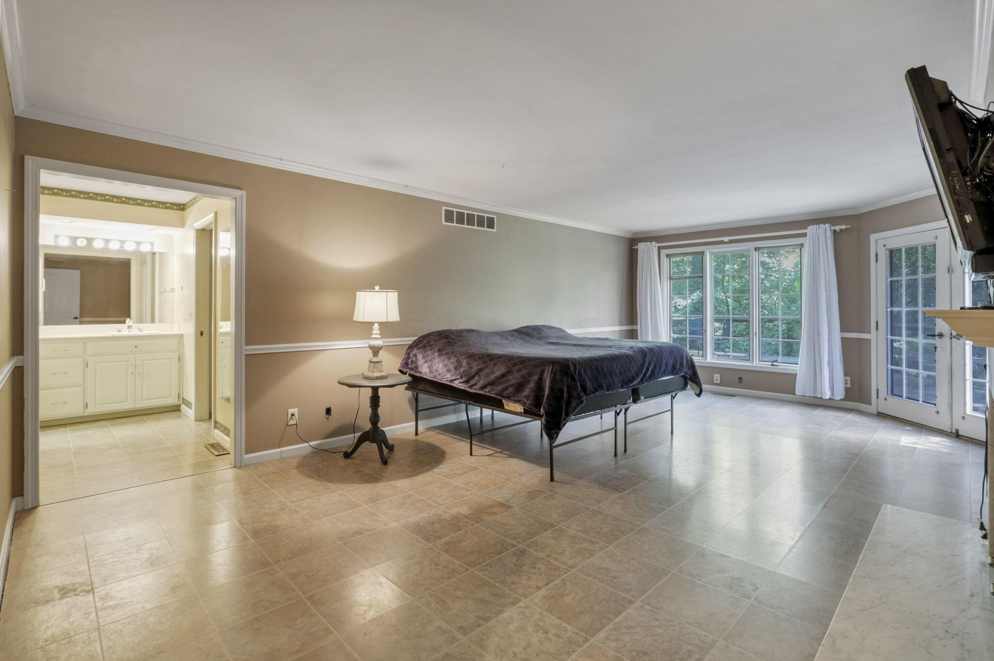 7255 Ridge Road Zanesville, OH 43701 - Photo 51 of 91 Owner's Suite