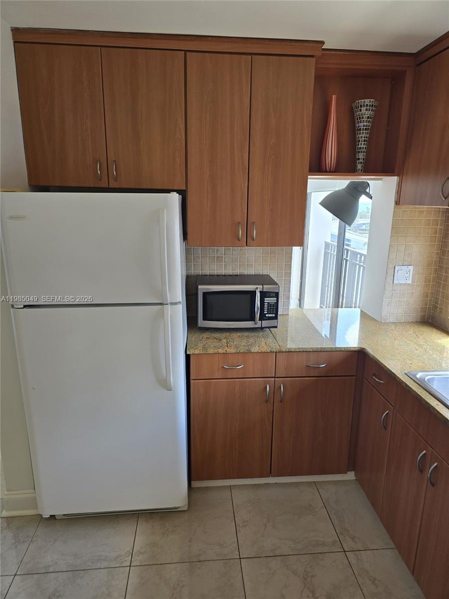 16919 North Bay Road, Unit 819 Sunny Isles Beach, FL 33160 - Photo 8 of 13