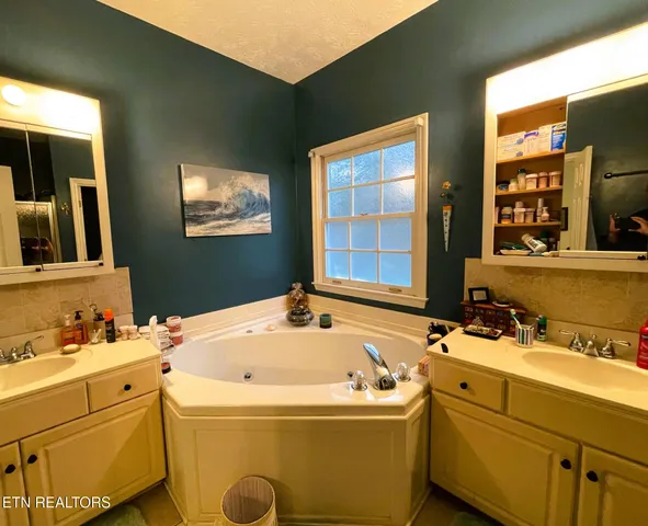 $599,900 | 8209 Stratton Wood Circle, Knoxville, TN 37919