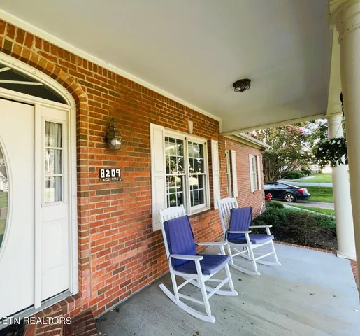 $599,900 | 8209 Stratton Wood Circle, Knoxville, TN 37919