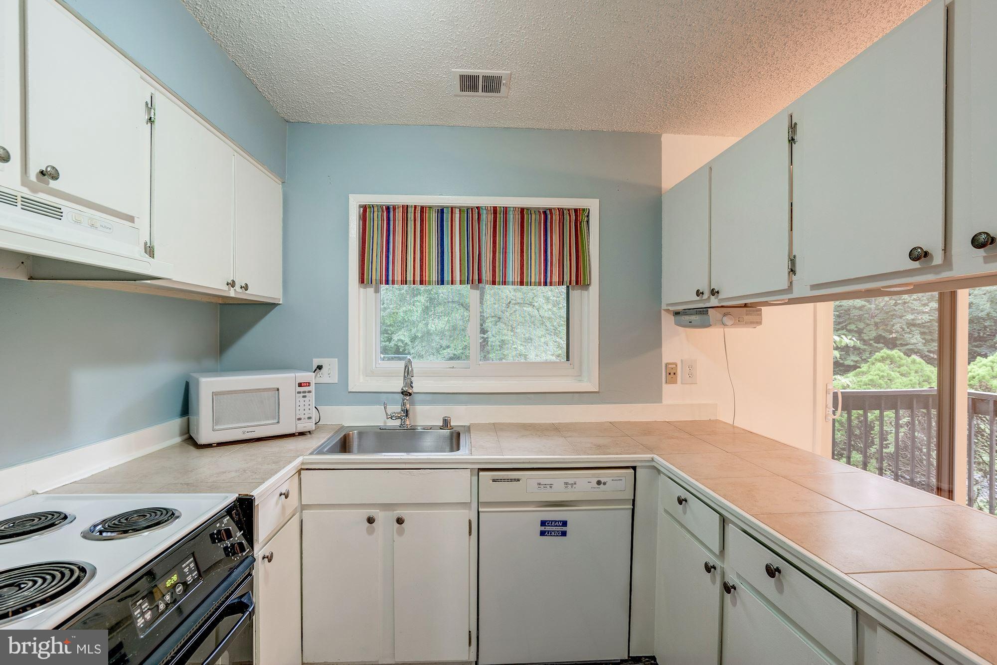 2224 Cartwright Place Reston, VA 20191 - Photo 6 of 26 Gallery Image 6
