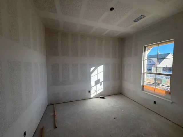 a view of empty room with window