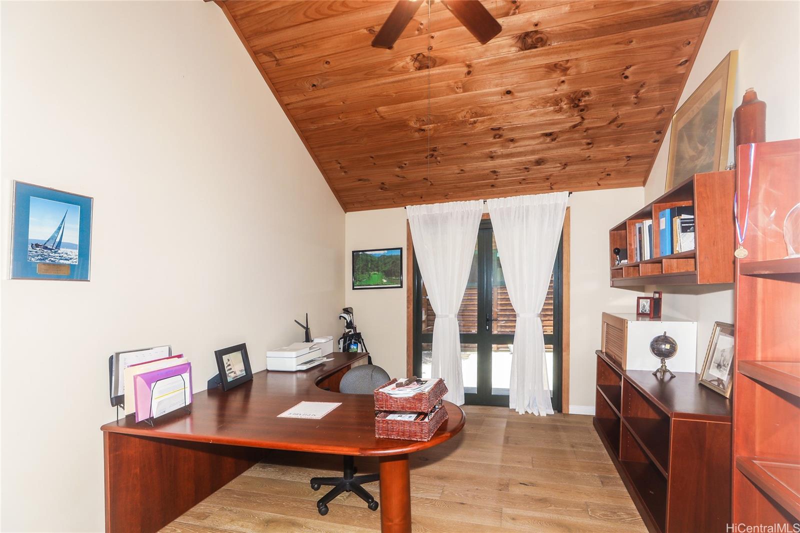 3702 Old Pali Road Honolulu, HI 96817 - Photo 11 of 25 a workspace with furniture and window