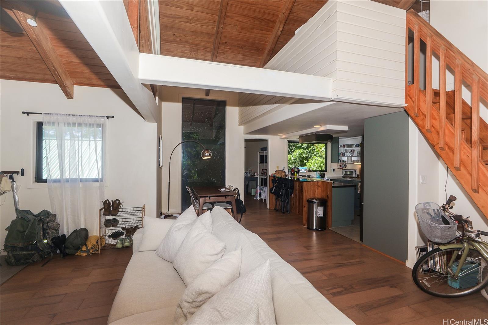 3702 Old Pali Road Honolulu, HI 96817 - Photo 12 of 25 a view of a livingroom with furniture