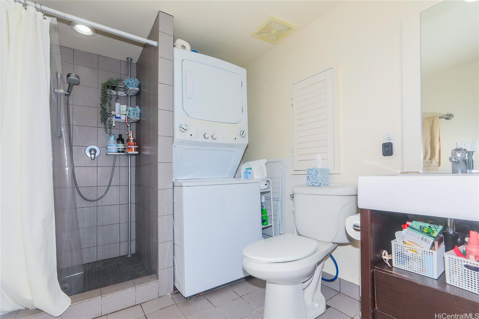 3702 Old Pali Road Honolulu, HI 96817 - Photo 15 of 25 a bathroom with a toilet sink and shower