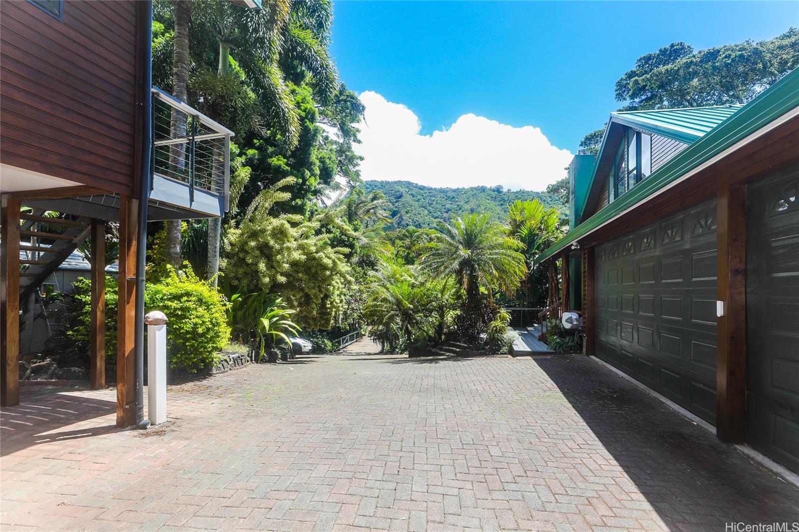 3702 Old Pali Road Honolulu, HI 96817 - Photo 23 of 25 a view of a garden