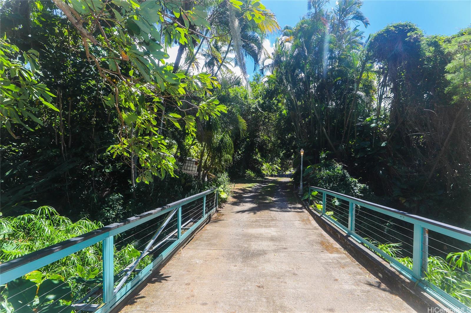 3702 Old Pali Road Honolulu, HI 96817 - Photo 25 of 25 a view of a balcony with trees