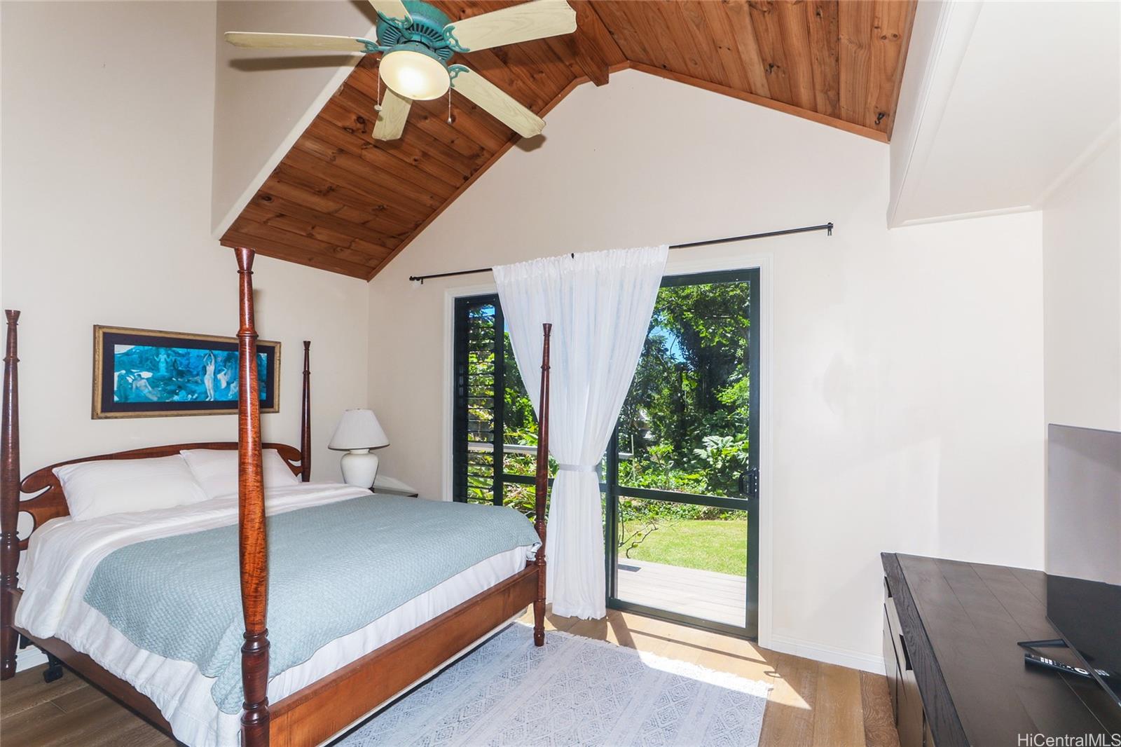 3702 Old Pali Road Honolulu, HI 96817 - Photo 9 of 25 a bedroom with a bed and a window