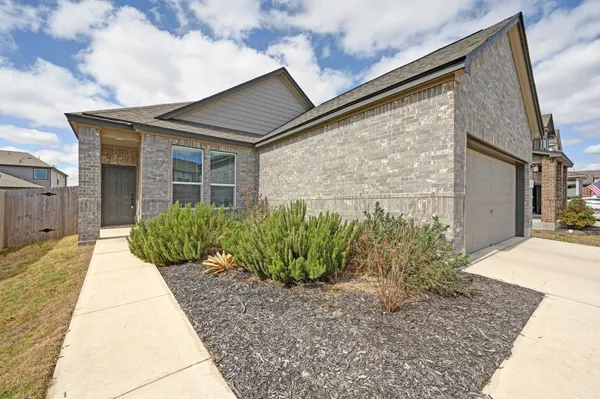 $1,895 | 217 Summit Drive, Lockhart, TX 78644