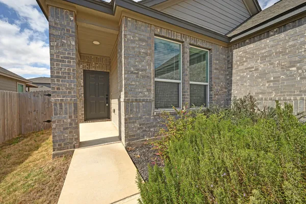 $1,895 | 217 Summit Drive, Lockhart, TX 78644