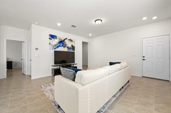 $1,895 | 217 Summit Drive, Lockhart, TX 78644