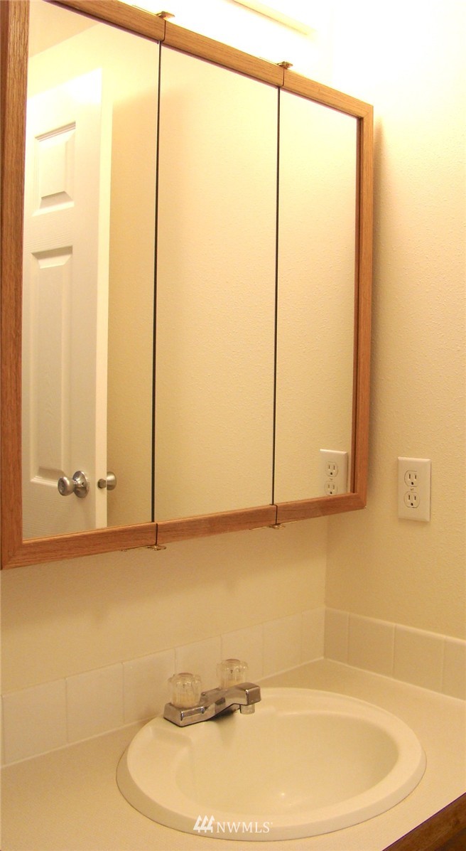 160 Northeast Larson Lake Road Belfair, WA 98528 - Photo 13 of 18 Gallery Image 13