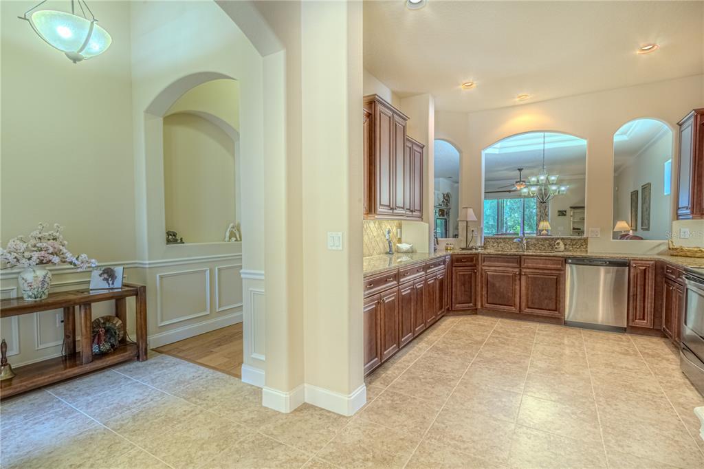 108 Vía Roma Ormond Beach, FL 32174 - Photo 10 of 40