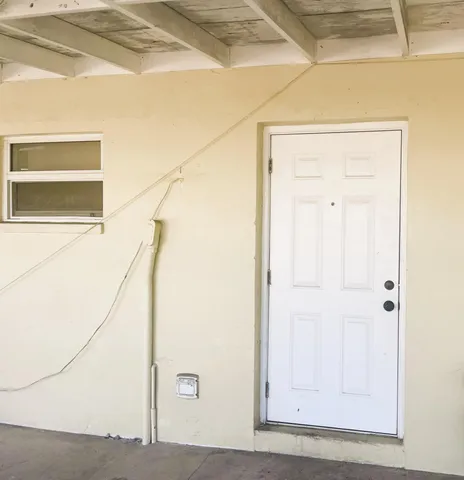 a view of a back yard of the house