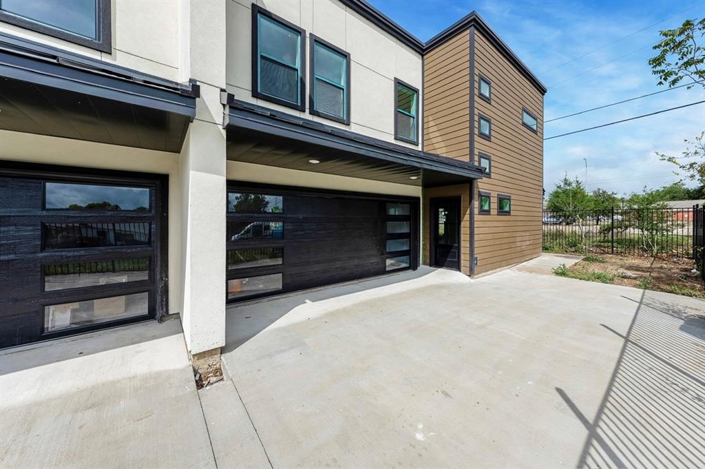 Doorway to property featuring stucco siding