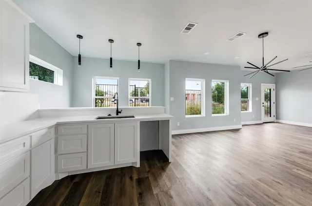 $2,450 | 1113 East Oleander Street, Fort Worth, TX 76104