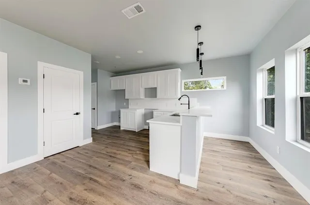 $2,450 | 1113 East Oleander Street, Fort Worth, TX 76104