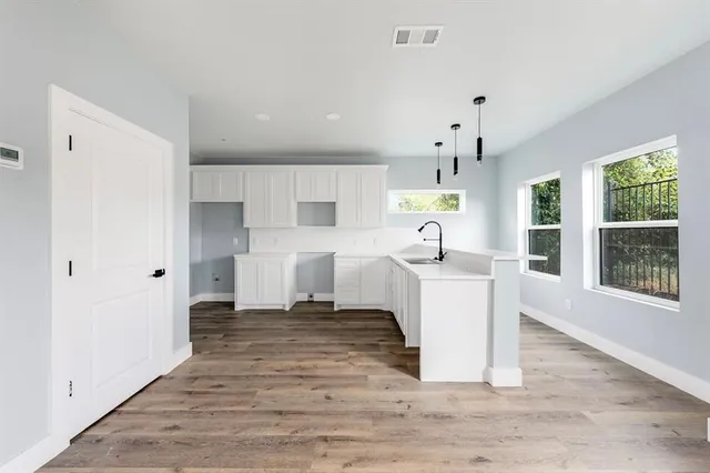 $2,450 | 1113 East Oleander Street, Fort Worth, TX 76104