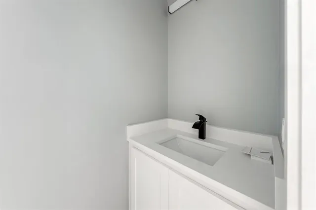 $2,450 | 1113 East Oleander Street, Fort Worth, TX 76104