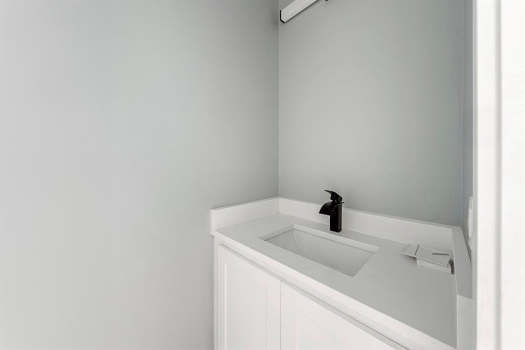 1113 East Oleander Street Fort Worth, TX 76104 - Photo 17 of 39 Bathroom with vanity