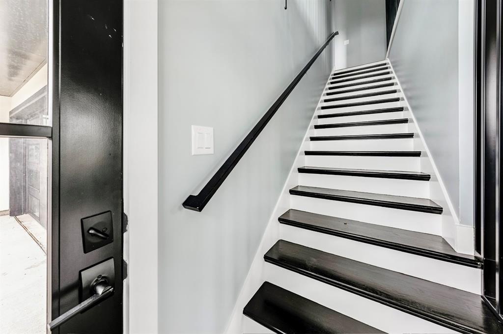 1113 East Oleander Street Fort Worth, TX 76104 - Photo 18 of 39 View of stairs