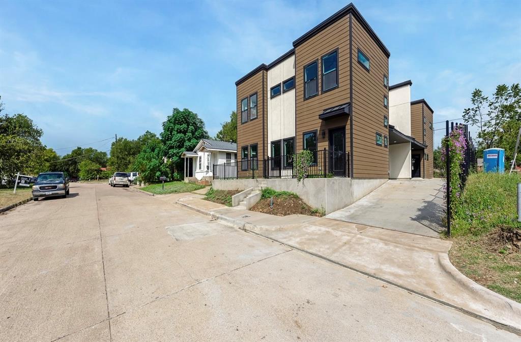 1113 East Oleander Street Fort Worth, TX 76104 - Photo 2 of 39 View of building exterior