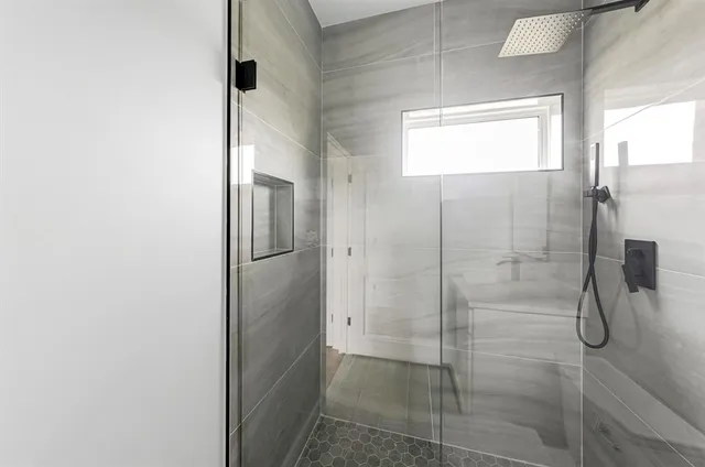 $2,450 | 1113 East Oleander Street, Fort Worth, TX 76104