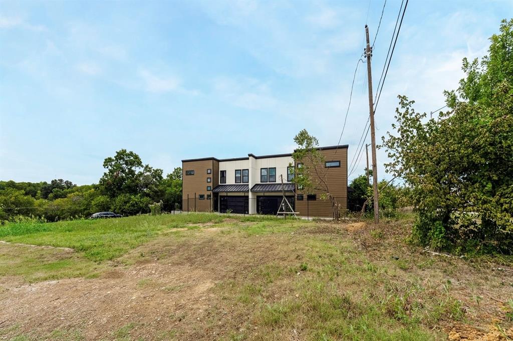 1113 East Oleander Street Fort Worth, TX 76104 - Photo 3 of 39 Rear view of property