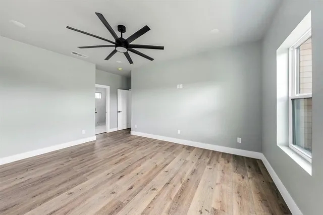 $2,450 | 1113 East Oleander Street, Fort Worth, TX 76104