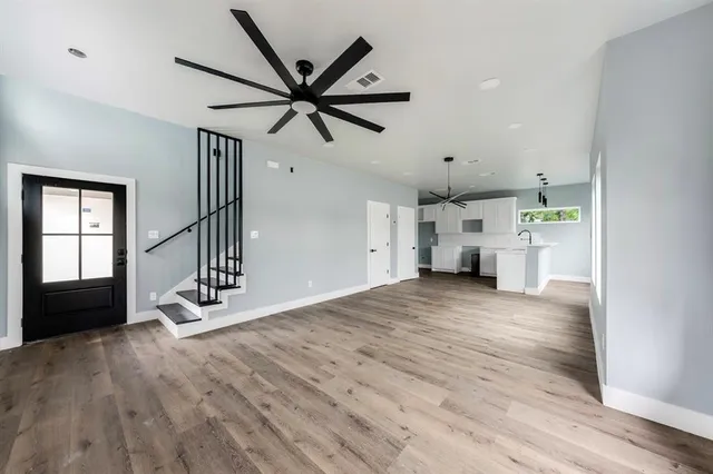 $2,450 | 1113 East Oleander Street, Fort Worth, TX 76104