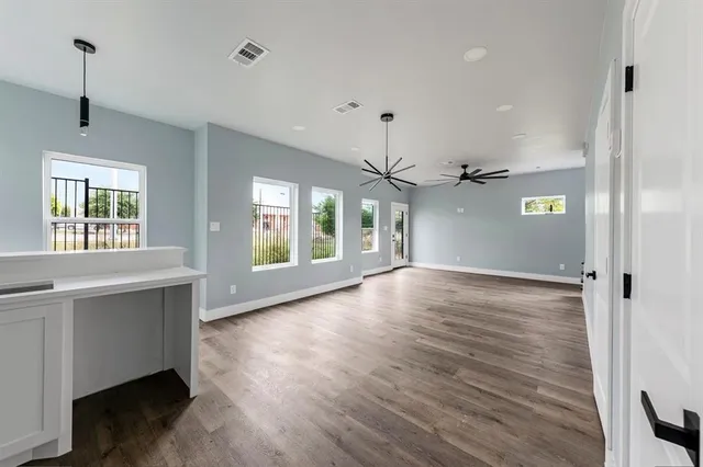 $2,450 | 1113 East Oleander Street, Fort Worth, TX 76104