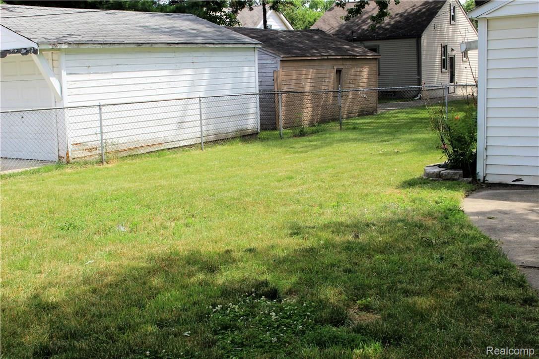 8090 Standard Street Center Line, MI 48015 - Photo 17 of 20 IMG_5501.JPG